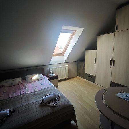 Illes Vendeghaz Hotel Keszthely Bagian luar foto