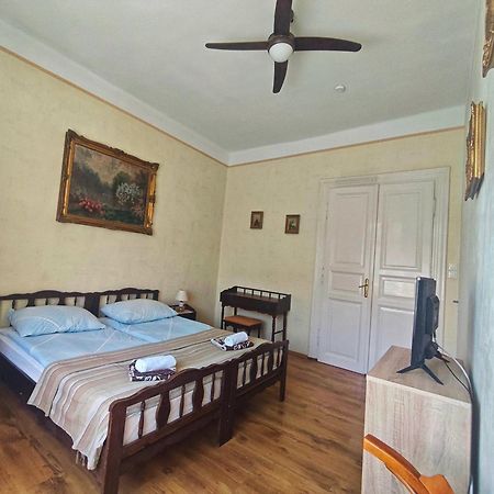 Illes Vendeghaz Hotel Keszthely Bagian luar foto