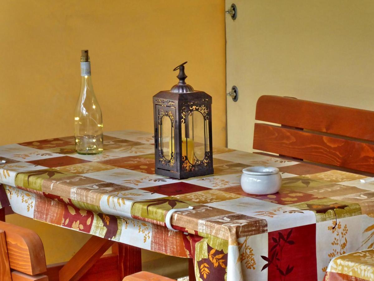 Illes Vendeghaz Hotel Keszthely Bagian luar foto