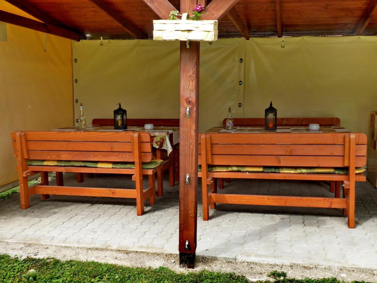 Illes Vendeghaz Hotel Keszthely Bagian luar foto