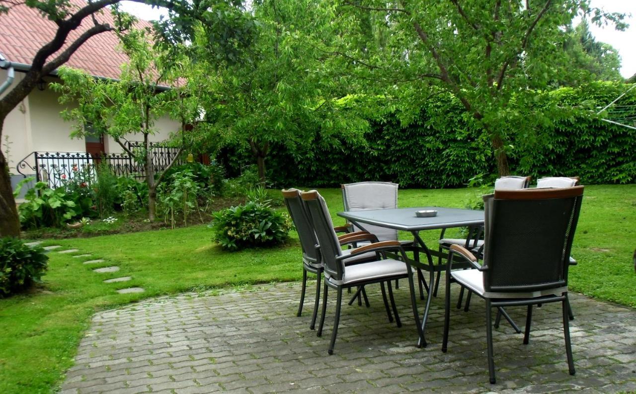 Illes Vendeghaz Hotel Keszthely Bagian luar foto