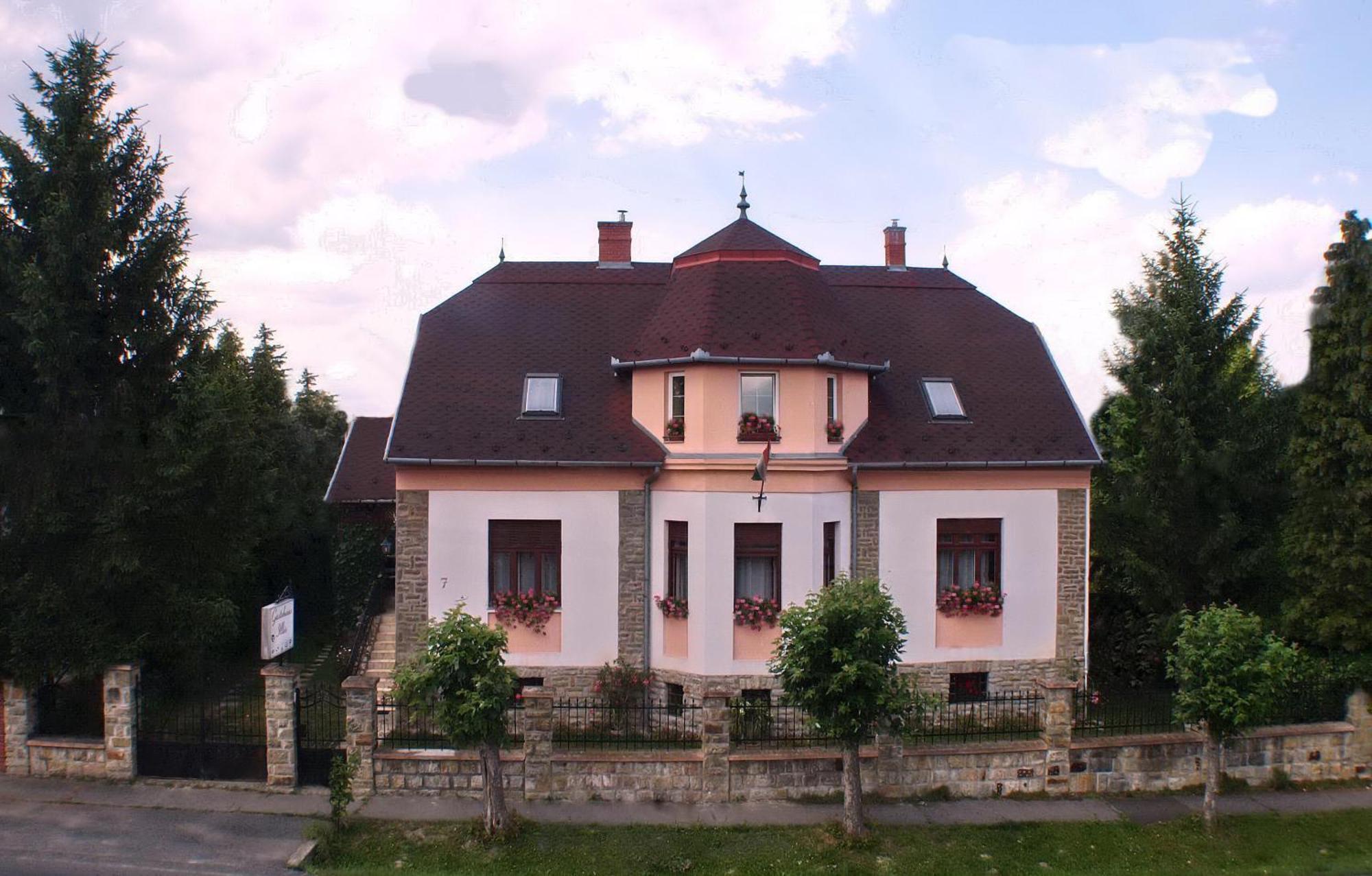 Illes Vendeghaz Hotel Keszthely Bagian luar foto