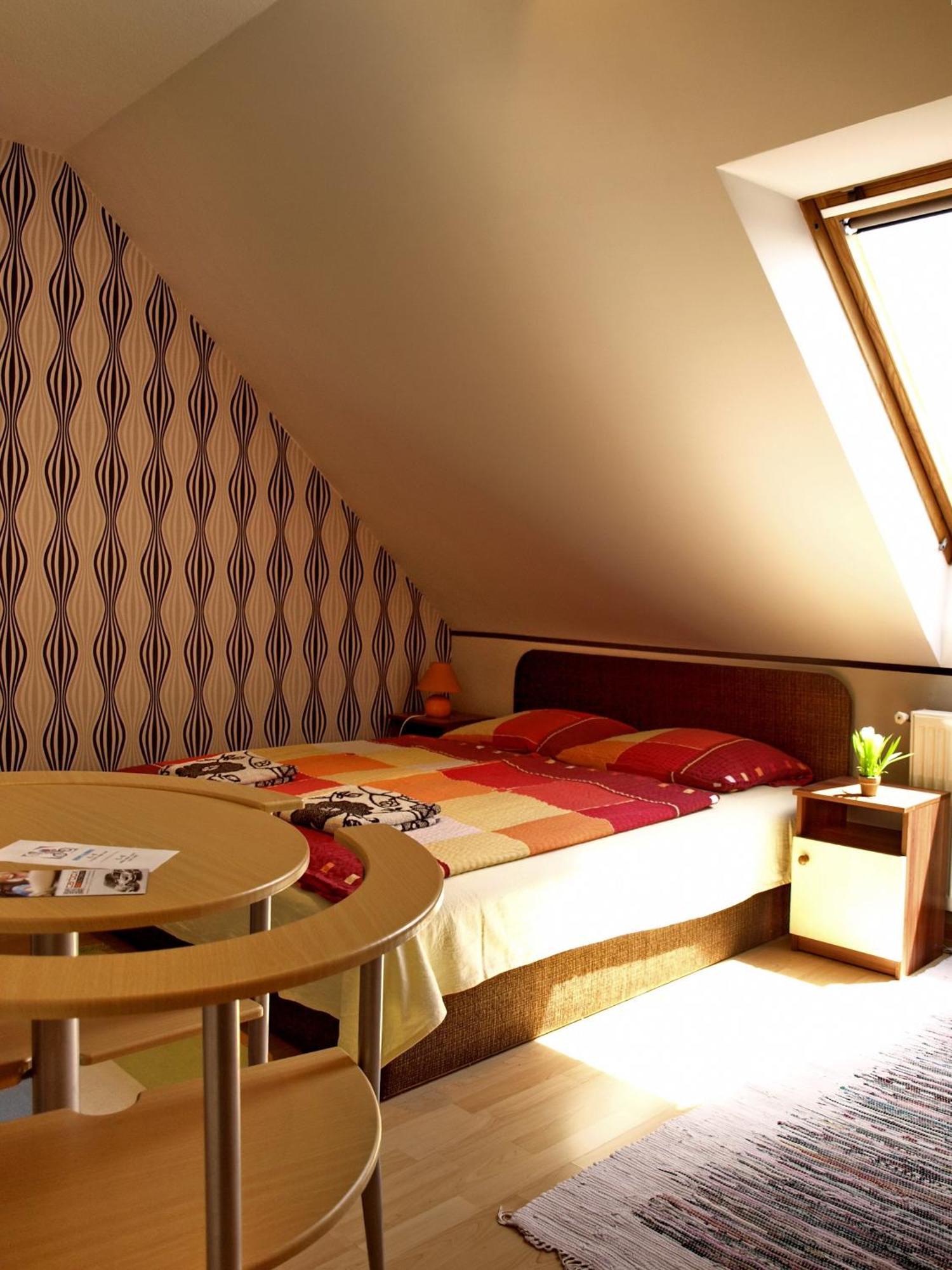 Illes Vendeghaz Hotel Keszthely Bagian luar foto