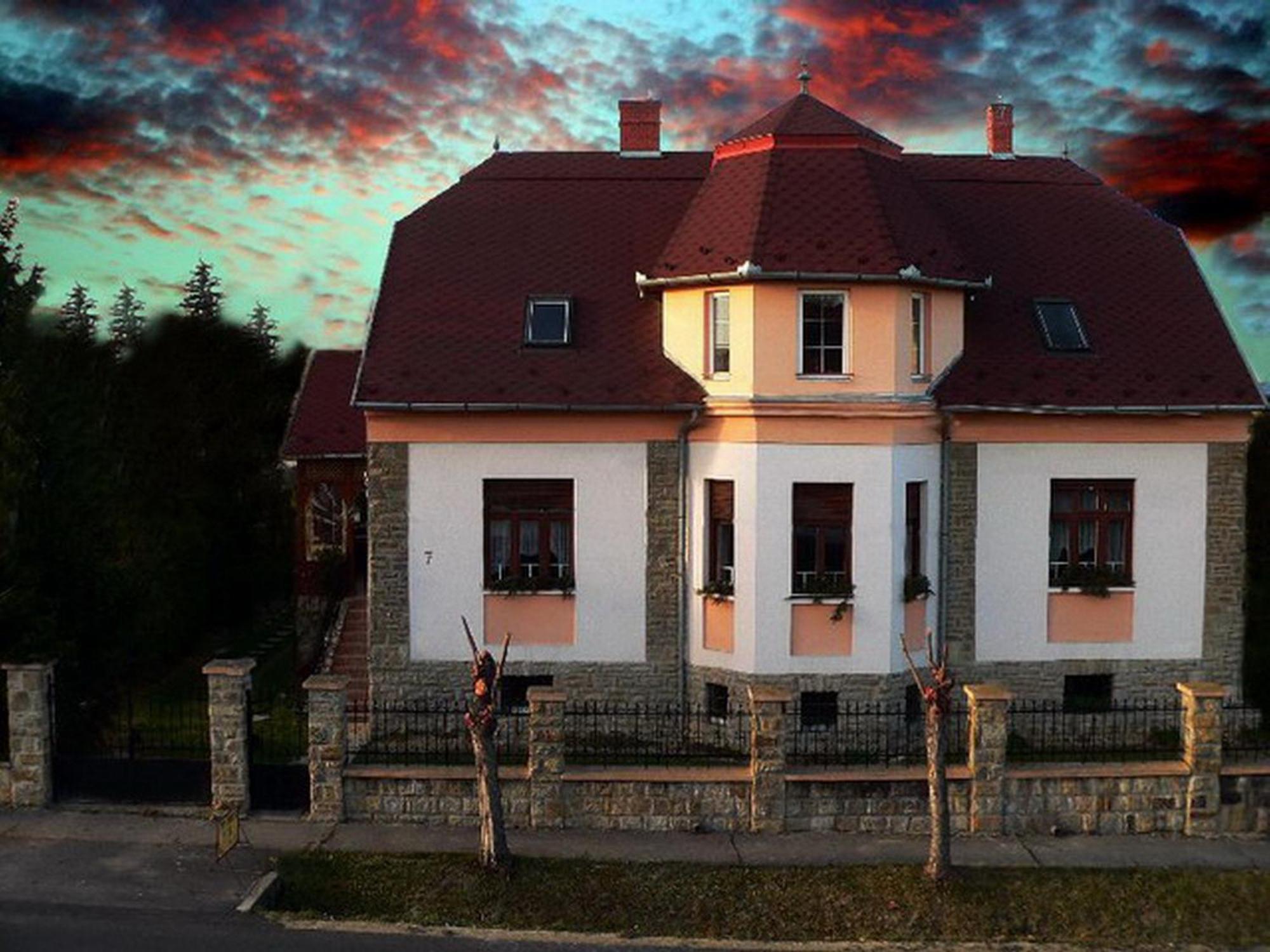 Illes Vendeghaz Hotel Keszthely Bagian luar foto