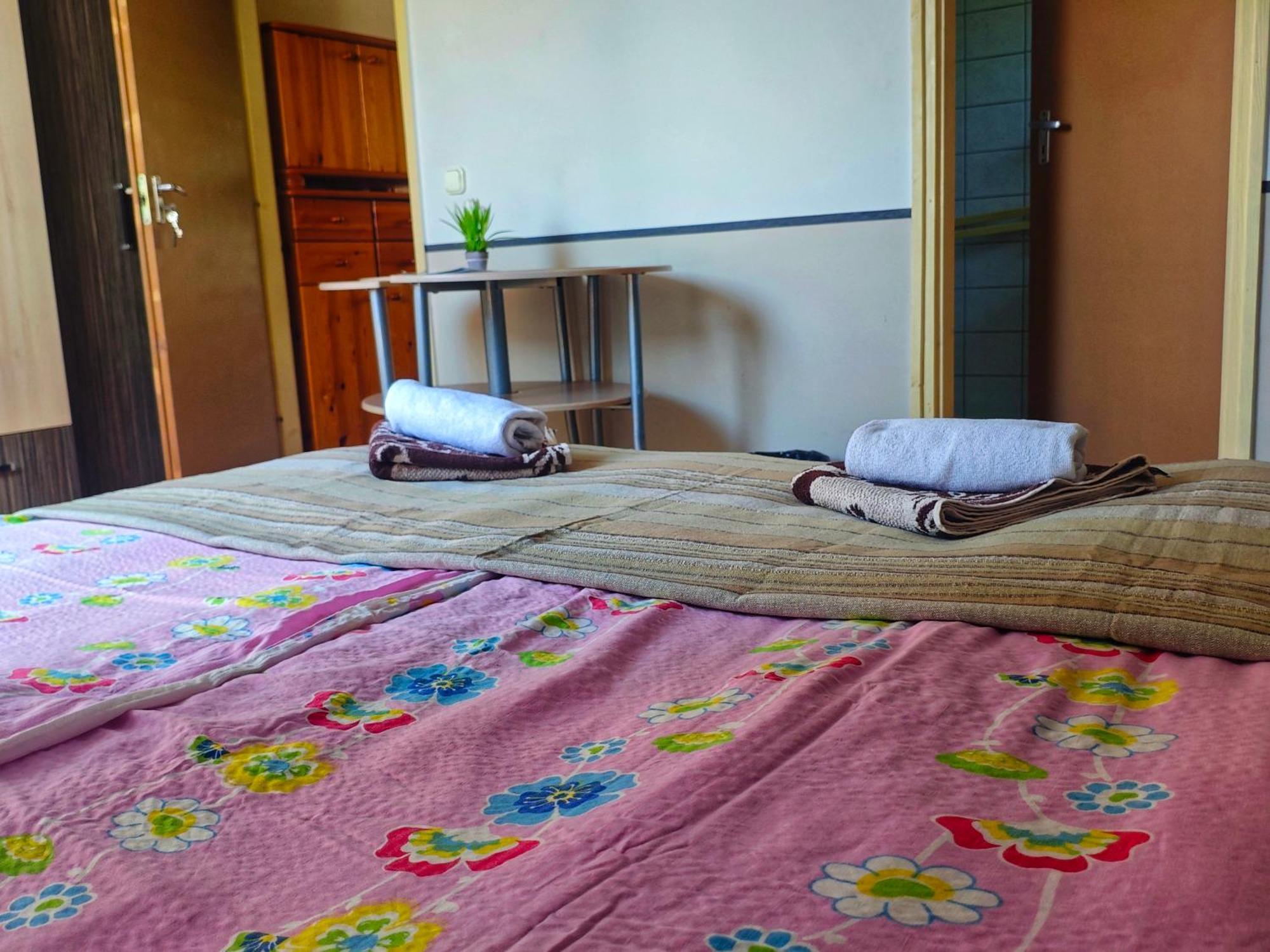 Illes Vendeghaz Hotel Keszthely Bagian luar foto