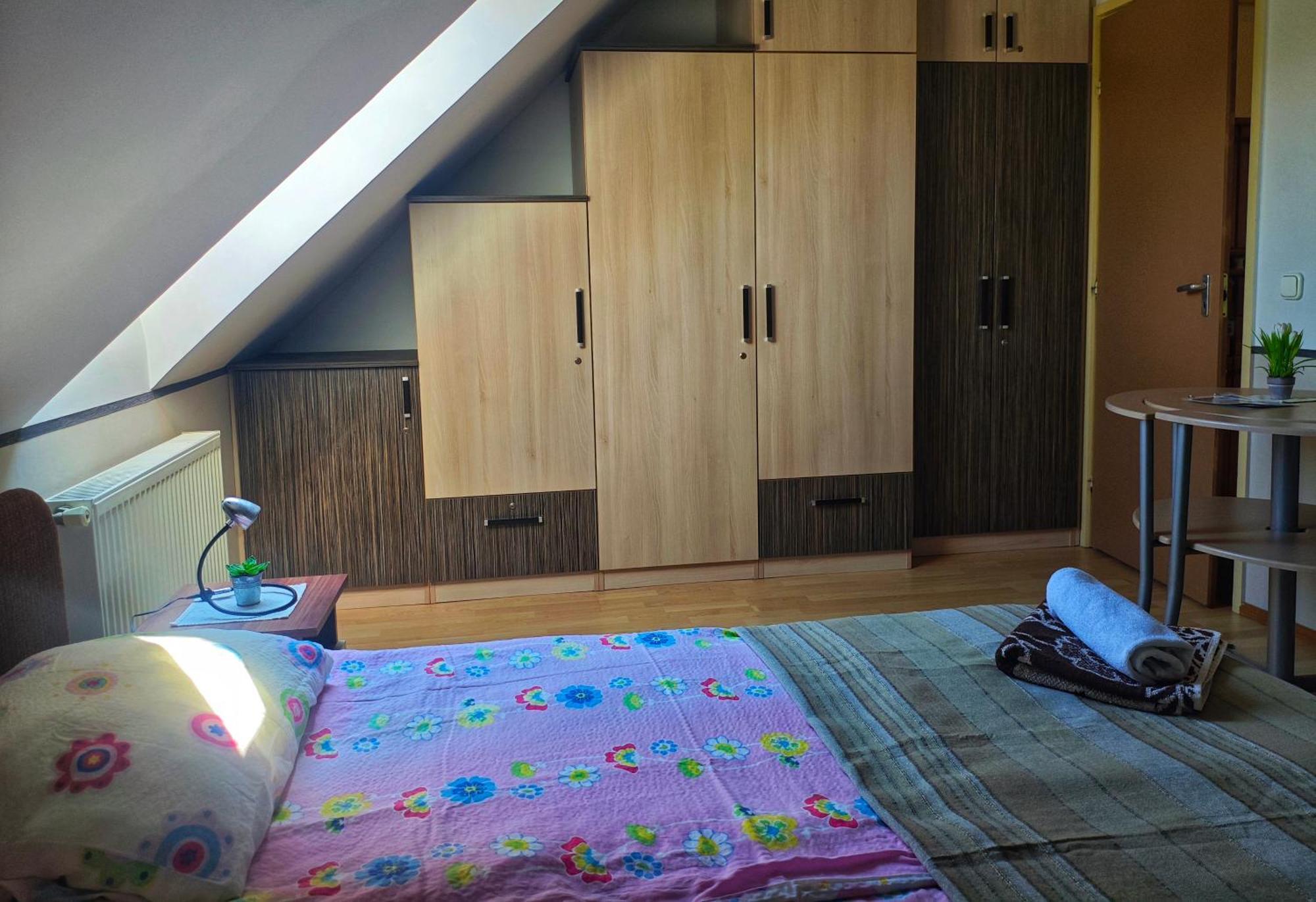 Illes Vendeghaz Hotel Keszthely Bagian luar foto