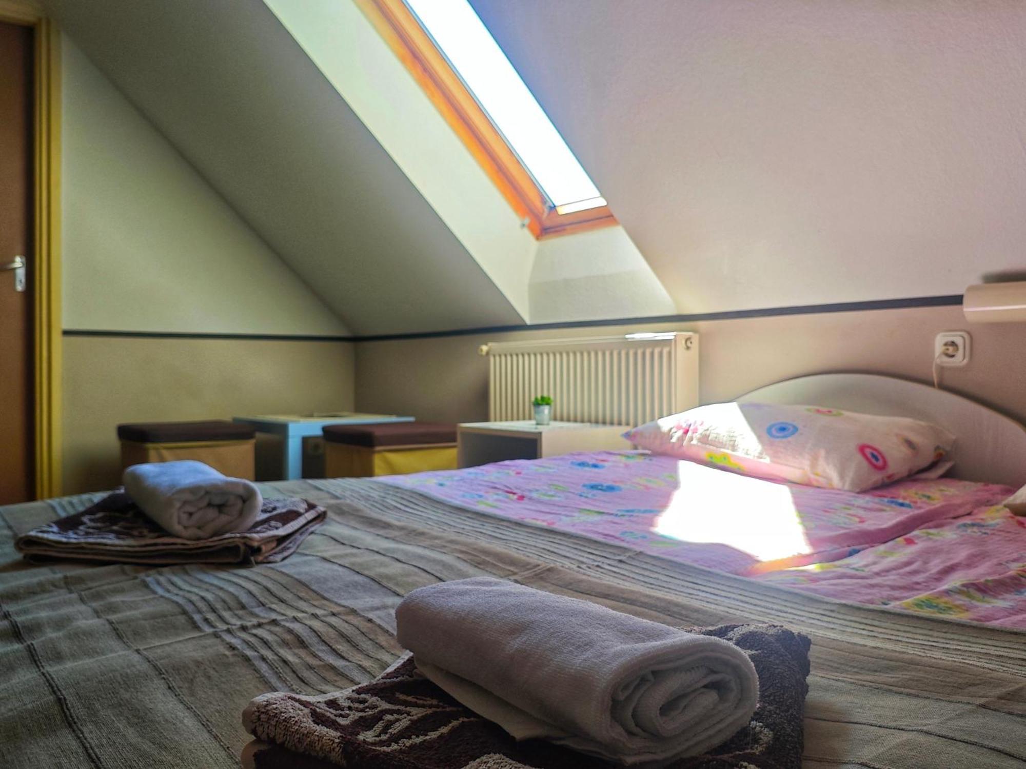 Illes Vendeghaz Hotel Keszthely Bagian luar foto