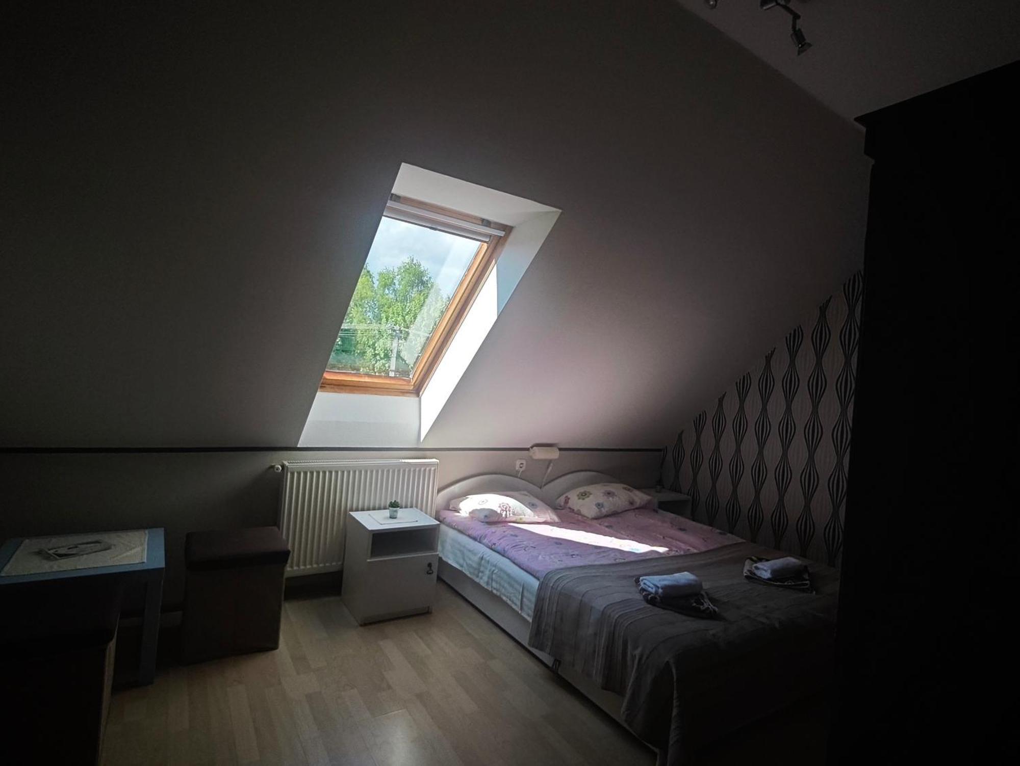 Illes Vendeghaz Hotel Keszthely Bagian luar foto
