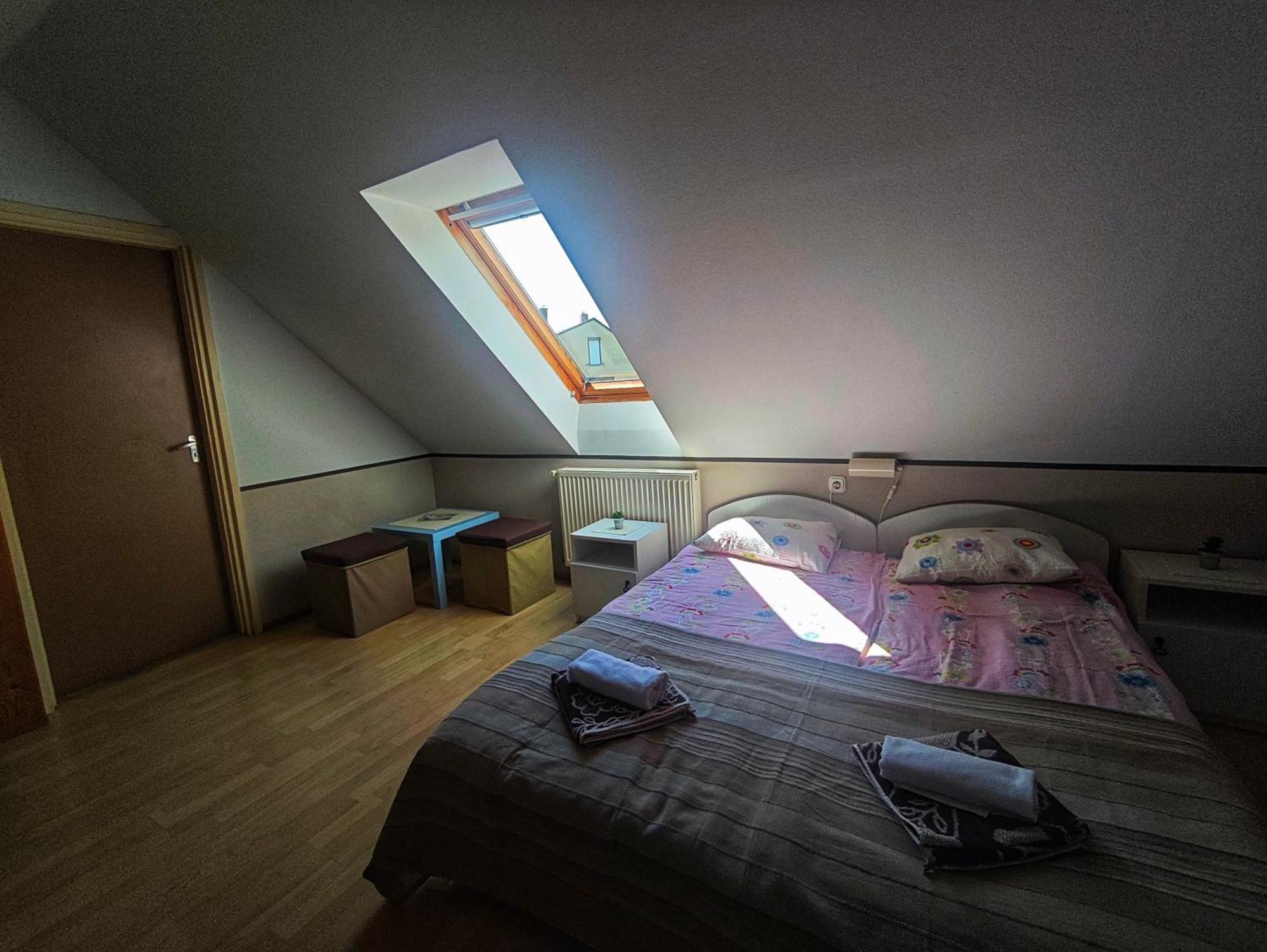 Illes Vendeghaz Hotel Keszthely Bagian luar foto