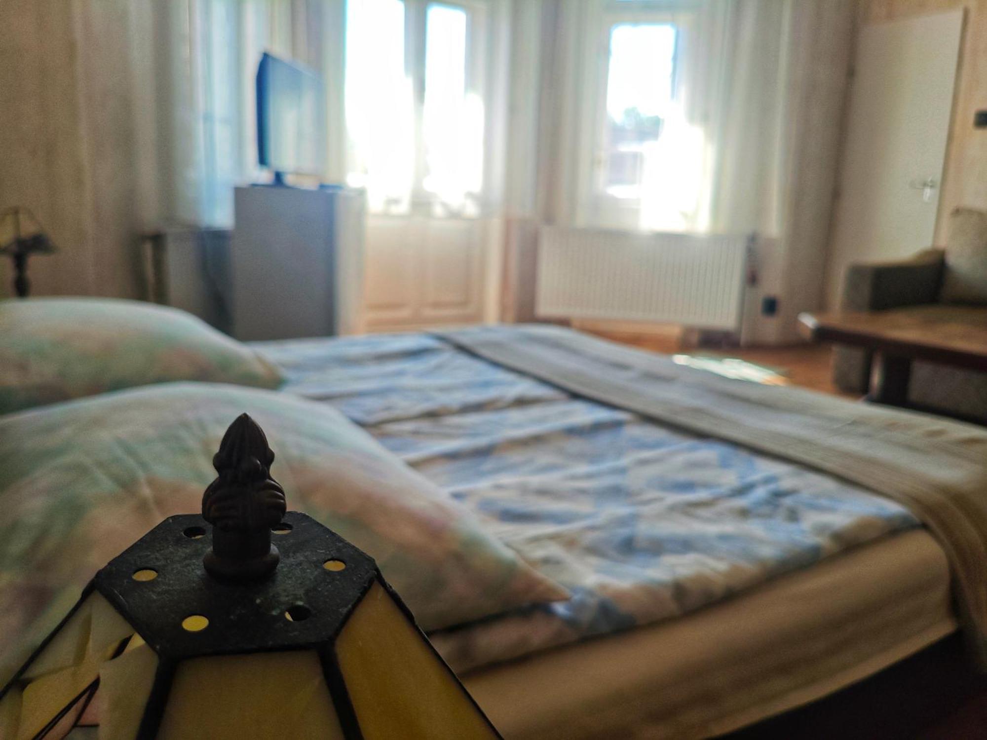 Illes Vendeghaz Hotel Keszthely Bagian luar foto