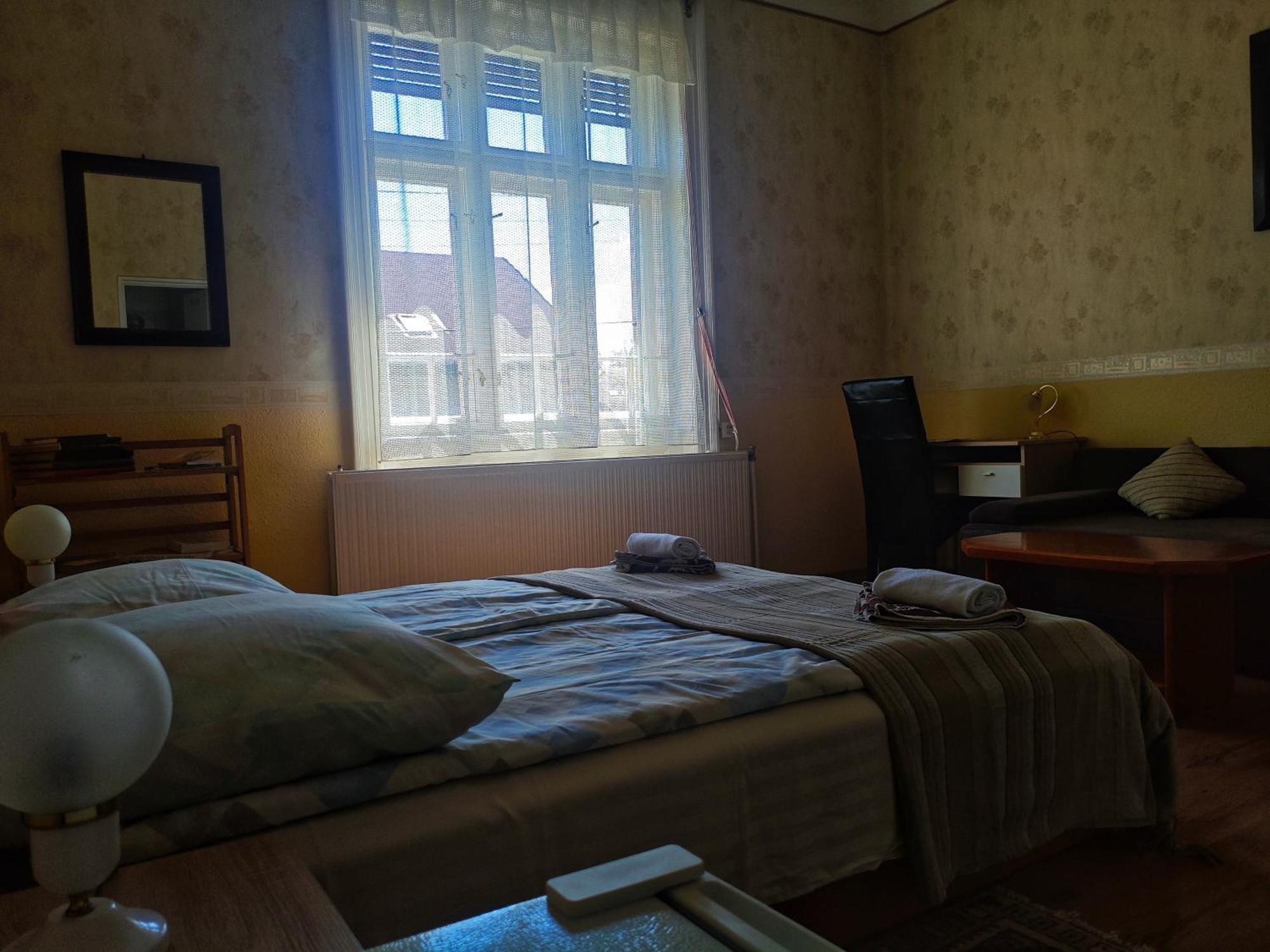 Illes Vendeghaz Hotel Keszthely Bagian luar foto