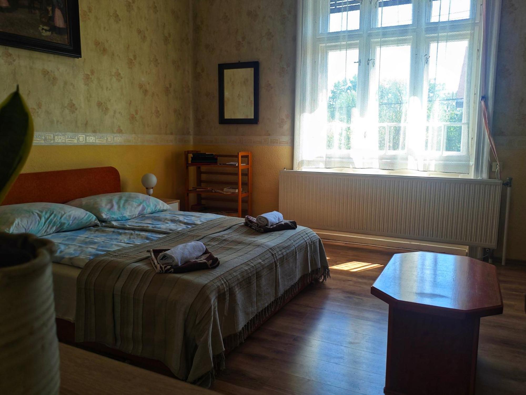 Illes Vendeghaz Hotel Keszthely Bagian luar foto