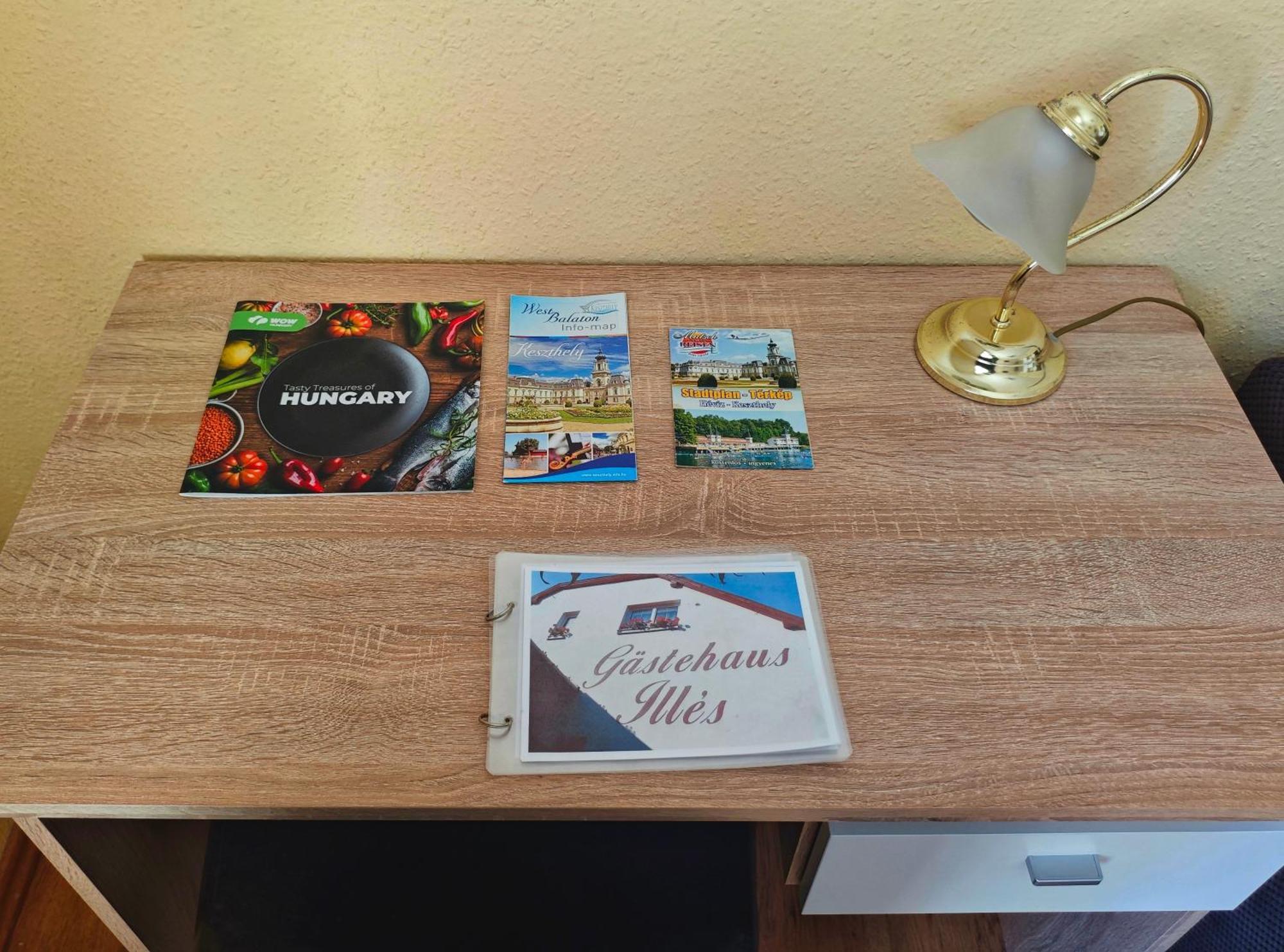 Illes Vendeghaz Hotel Keszthely Bagian luar foto