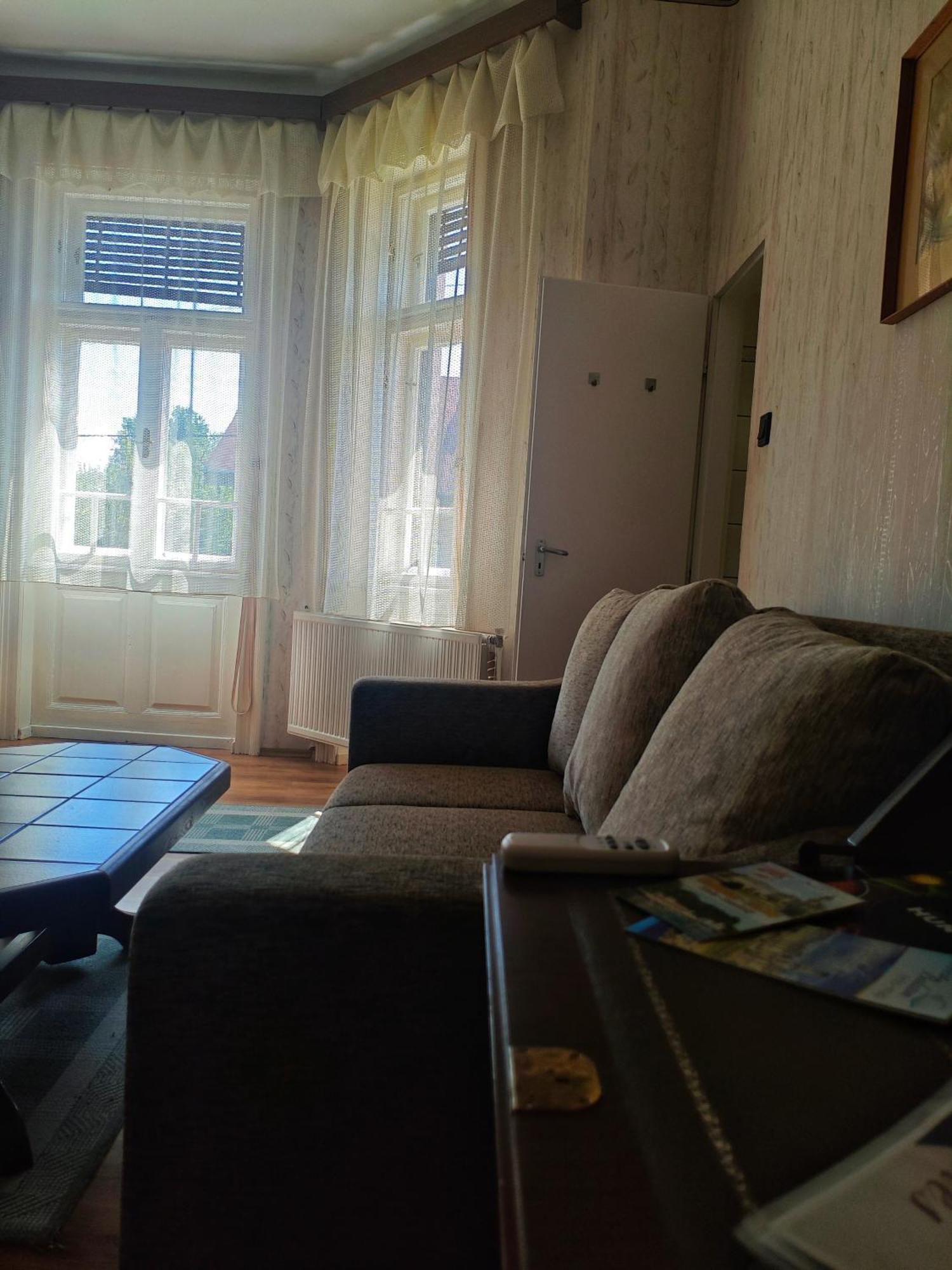 Illes Vendeghaz Hotel Keszthely Bagian luar foto