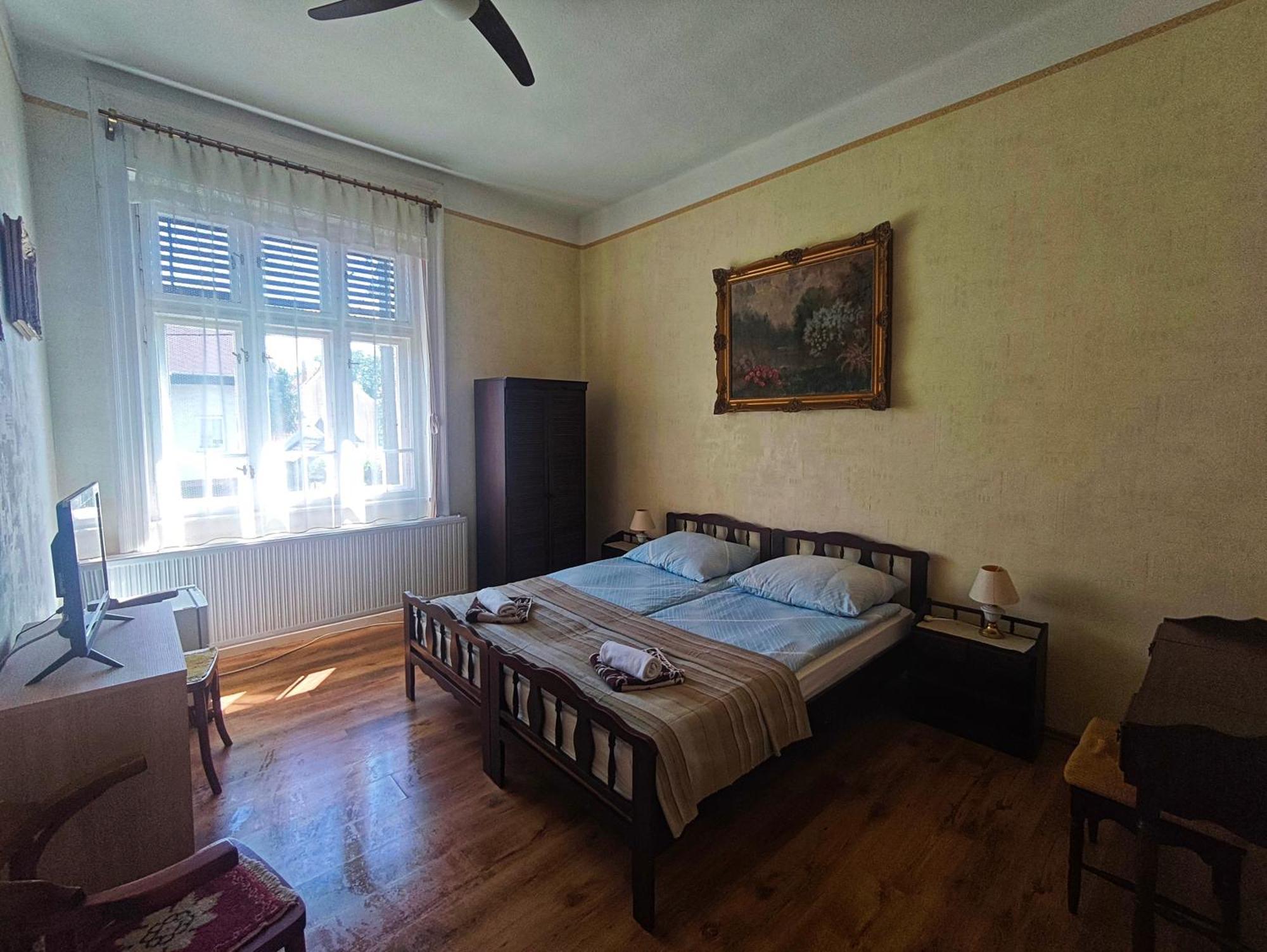 Illes Vendeghaz Hotel Keszthely Bagian luar foto