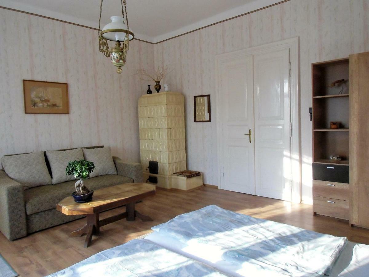 Illes Vendeghaz Hotel Keszthely Bagian luar foto