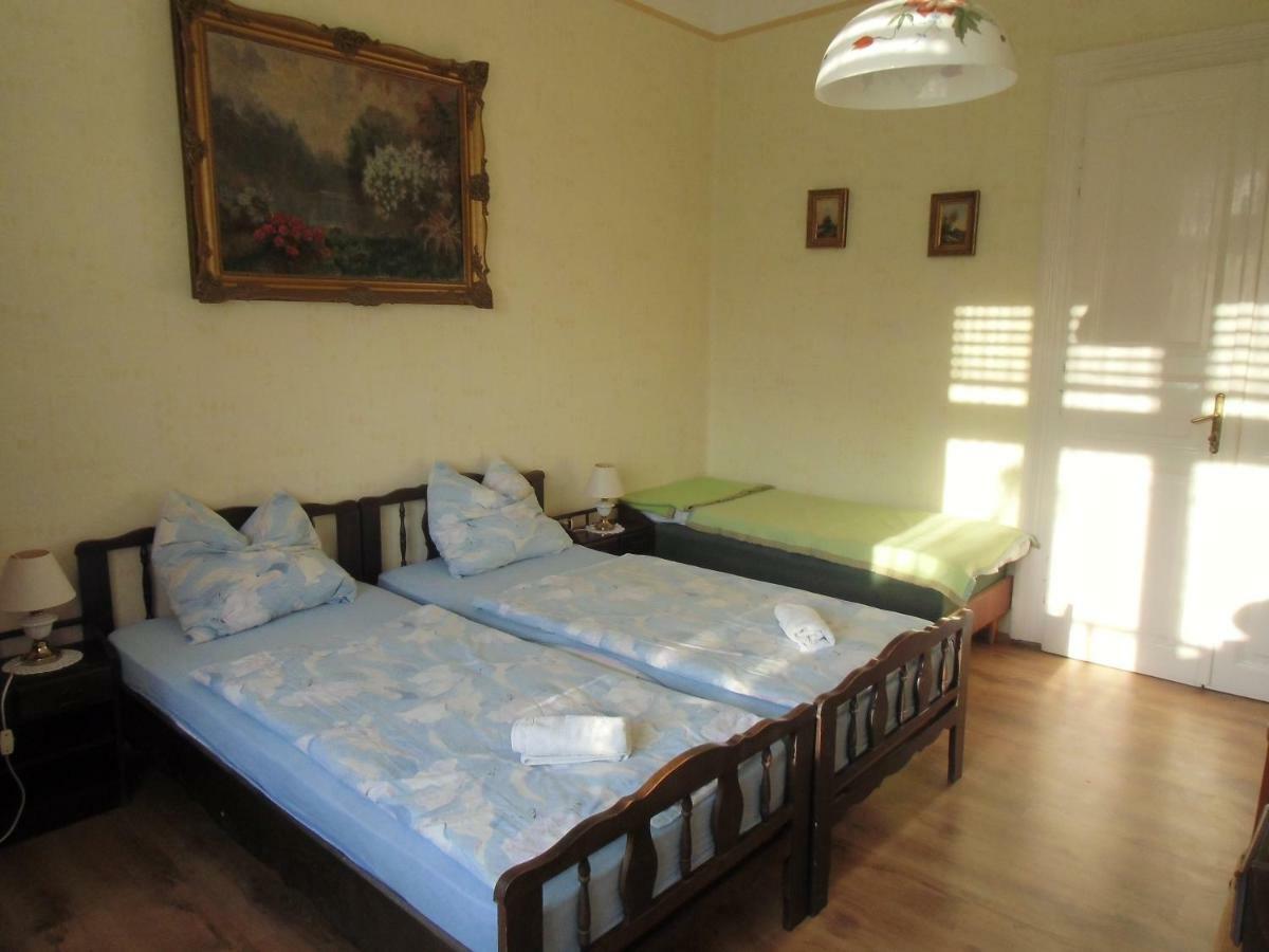 Illes Vendeghaz Hotel Keszthely Bagian luar foto