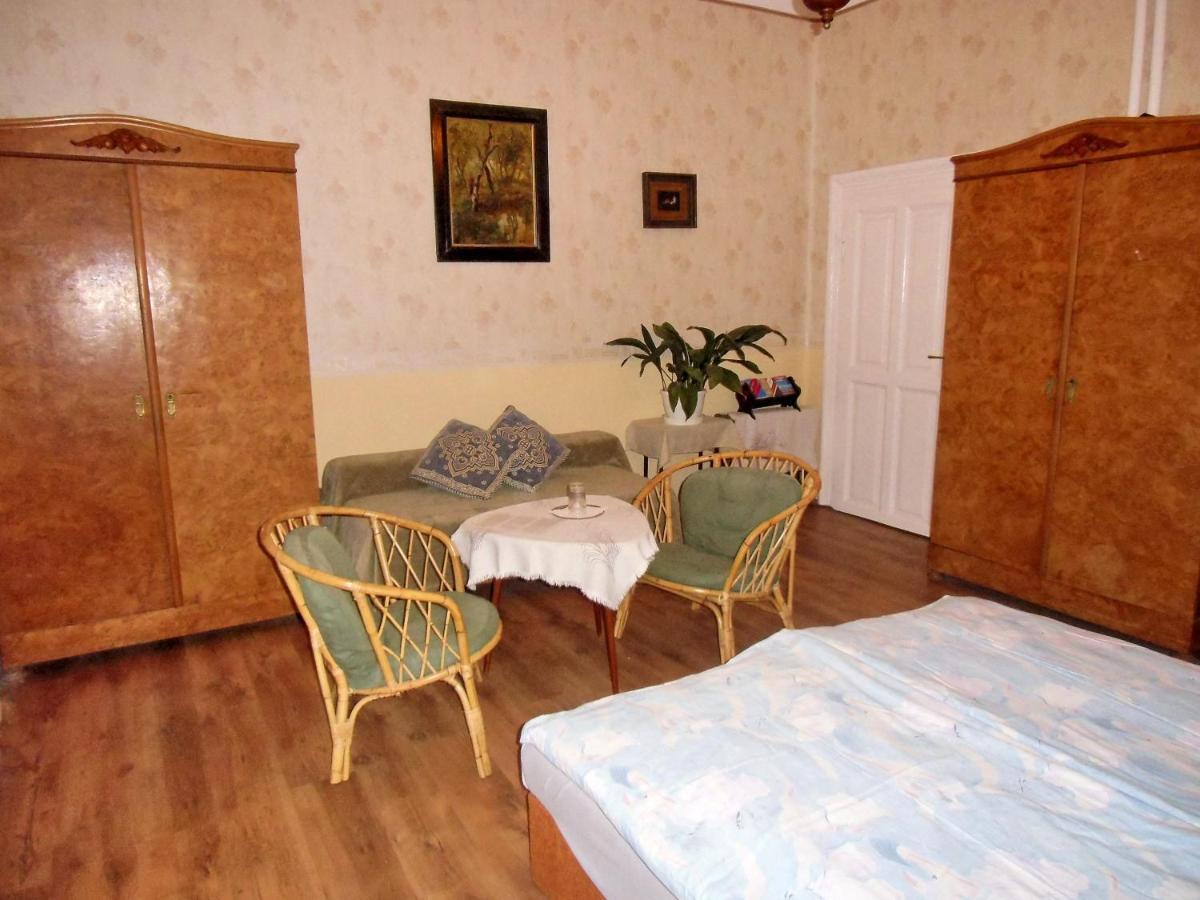 Illes Vendeghaz Hotel Keszthely Bagian luar foto