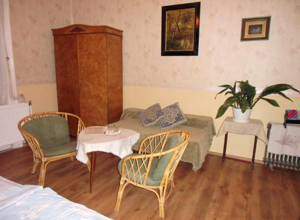 Illes Vendeghaz Hotel Keszthely Bagian luar foto